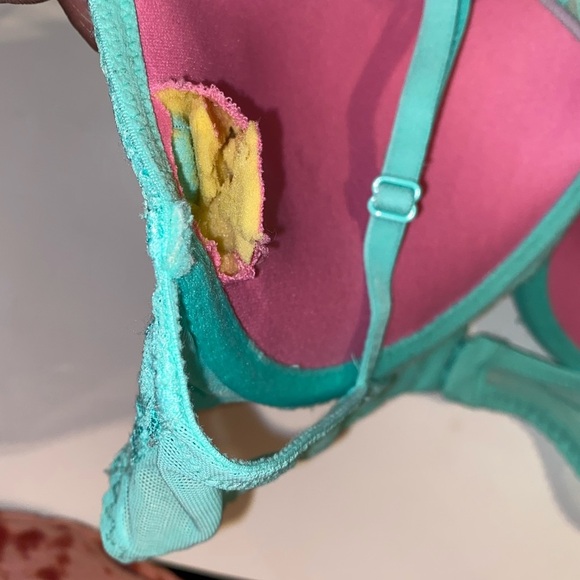 VS Pink bra - Picture 3 of 4